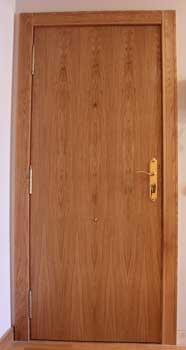 Puerta de entrada de roble