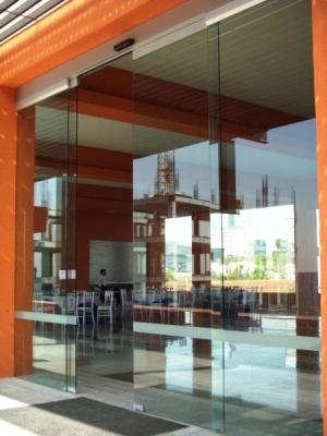 puerta automatica de cristal