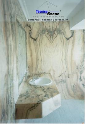 Chapado baño en mármol Portugues.
