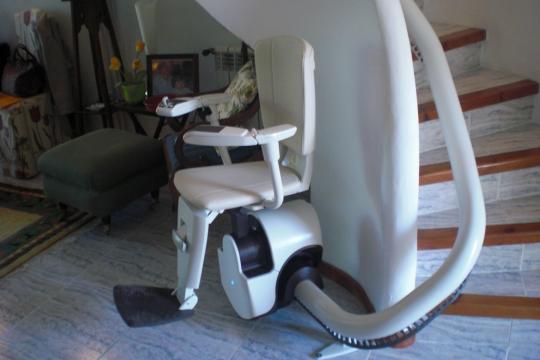 SILLA SUBEESCALERAS CURVA