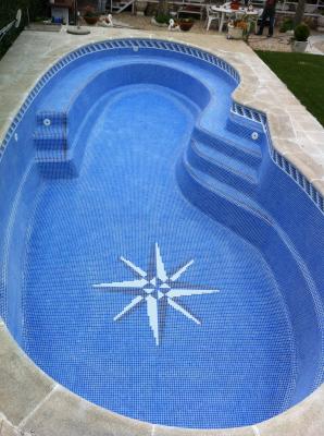 piscina prefabricada revestida de gresite