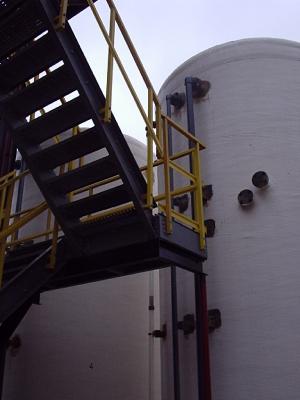 Escaleras de subida a tanques