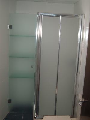 Mampara baño y puerta templada