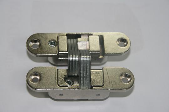 Domporte®: Detalle de bisagra oculta regulable en tres direcciones para puertas de paso