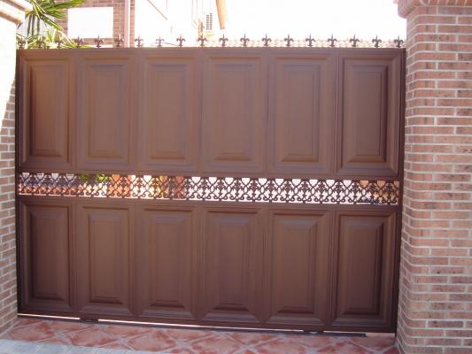 Puerta corredera de cuarterones