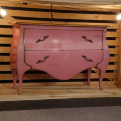Mueble auxiliar lacado.