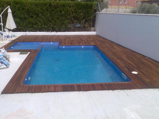 tarima de ipe en piscina