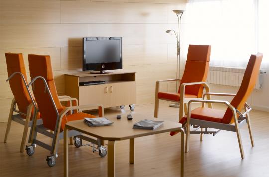Salon elevision geriatrico