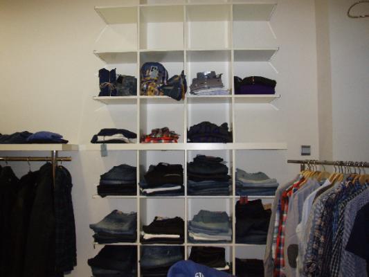 Montaje de muebles tienda de ropa