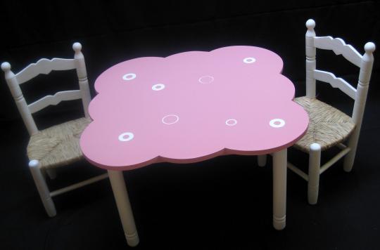 Mesa nube y sillas de enea