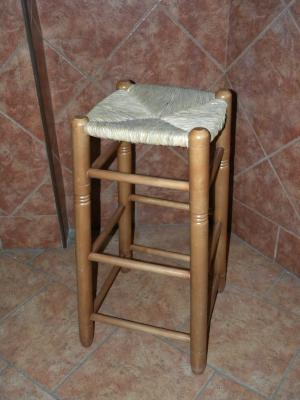Taburete alto sin respaldo