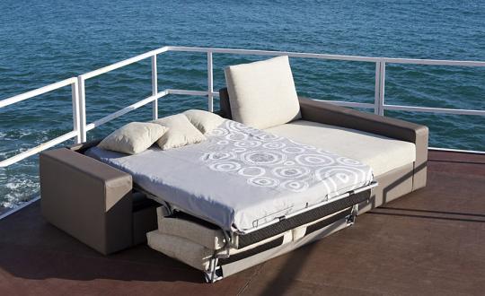 Sofa cama apertura taliana con chaiselongue con arcon. Producto garantizado por 10 años. Disponible en 3 tapicerias y mas de 50 colores entre lisos y estampados
