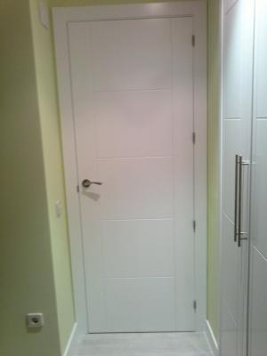 Puerta lacada en blanco