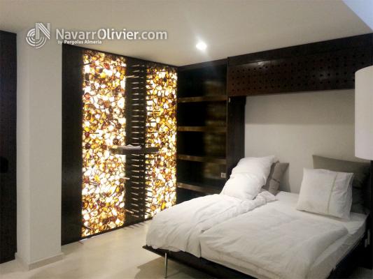 Mobiliario y decoración de cuarto de invitados