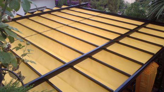 Pergola de aluminio y toldo