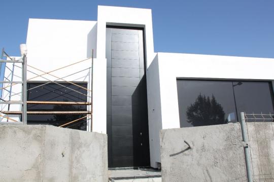 Domporte®: Puerta de entrada pivotante con sistema de apertura por huella digital