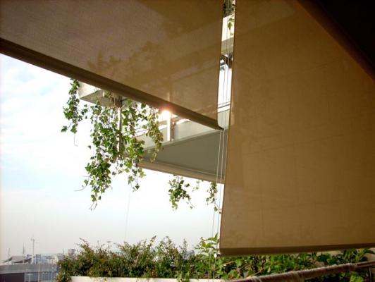 Pantalla Solar guiada por cables