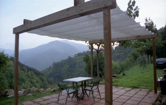 Toldo Corredero con estructura de madera