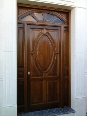 Puerta de calle en madera Iroko