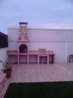 Barbacoa de obra con fregadero.