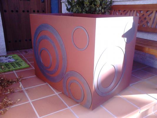 Cajón con ruedas para leña
