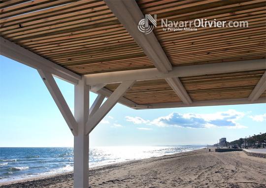 Pérgola de luz filtrada