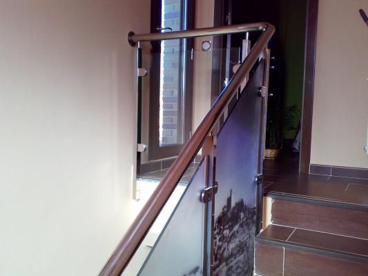 De cristal y tubo inox.