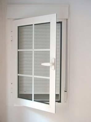 ventana abatible con palilleria.