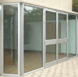 puerta de aluminio.