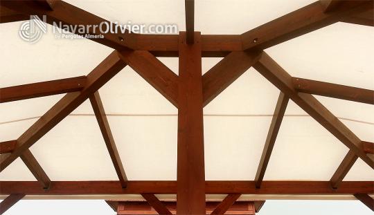 Interior de pergola desmontable con cubierta de lona