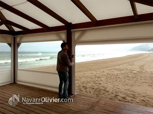 Cerramiento cortaviento enrrollable para pergola