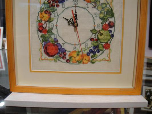 ENMARCACIÓN BORDADO RELOJ