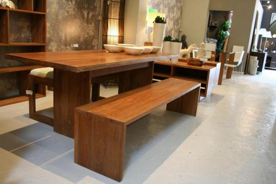 SHOWROOM2