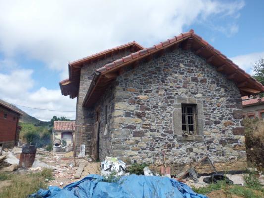 Fachada de piedra casa rural