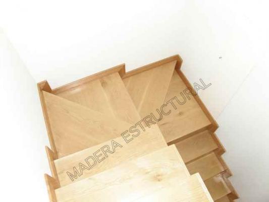 Revestimiento en madera de escaleras de obra
