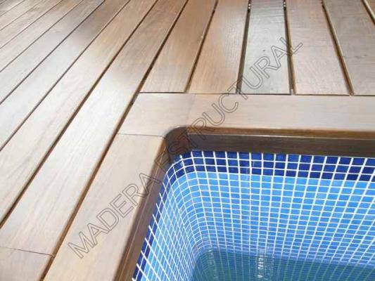 Tarima de madera de ipe al exterior, sistema de grapa vista. Por m2, colocado.