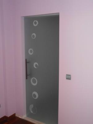 Puerta de cristal decorado