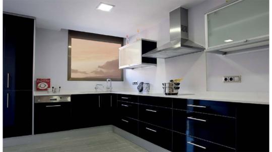 INNOVA LAMINADO NEGRO BRILLO CANTOS ALUMINIO
