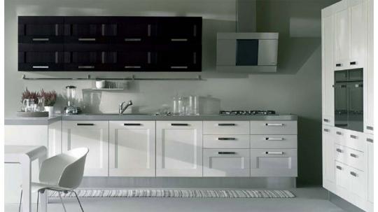 MILAN, PINO BLANCO Y NEGRO
