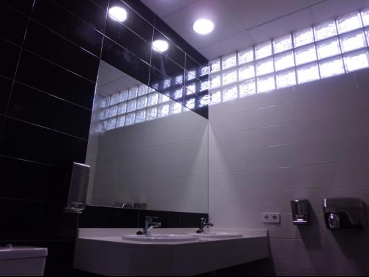 ADECUACIÓN DE BAÑOS CON PAVÉS