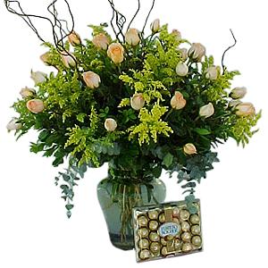Jarrones con flores. Bombones