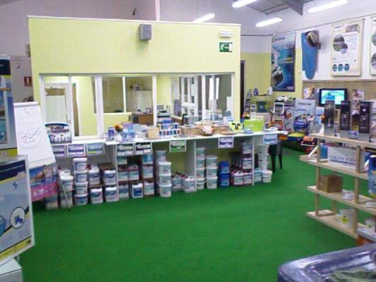 Vista tienda de piscinas
