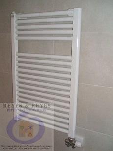 colocar radiador toallero en baño Barcelona