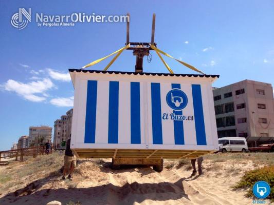 Montaje de chiringuito de madera en Elche, Valencia por NavarrOlivier.com