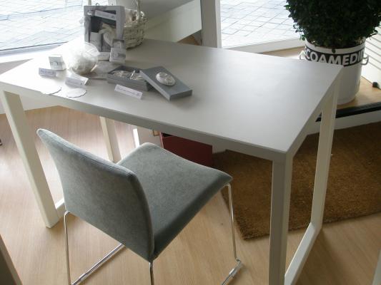 Mesa estudio lacada.