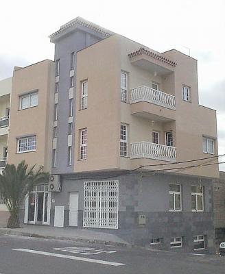 Edificación con 3 Viviendas  AMD