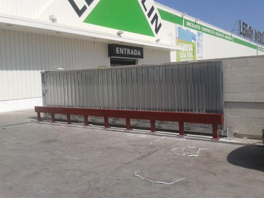Puerta corredera autoportante