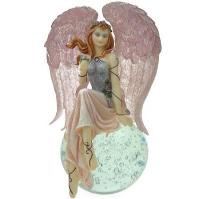 Angel con bola de cristal