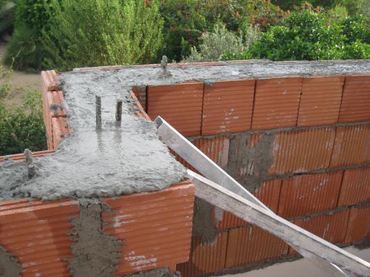 muros de termoarcilla reforzados con zunchos 