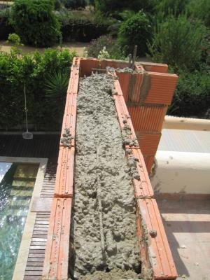 muros de termoarcilla reforzados con zunchos